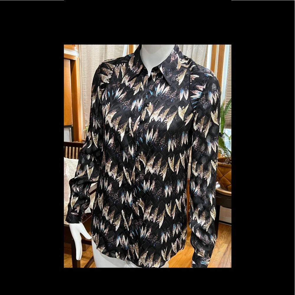 Diane Von Furstenberg Chrissie Silk Shirt Size 4 in excellent condition.